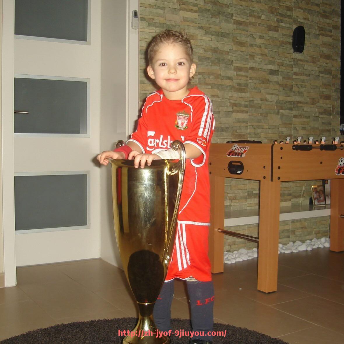 jiuyou九游娱乐-英超球员更衣室内不为人知的趣事盘点