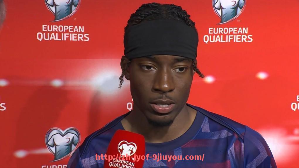 jiuyou九游娱乐-英超球员更衣室内不为人知的趣事盘点